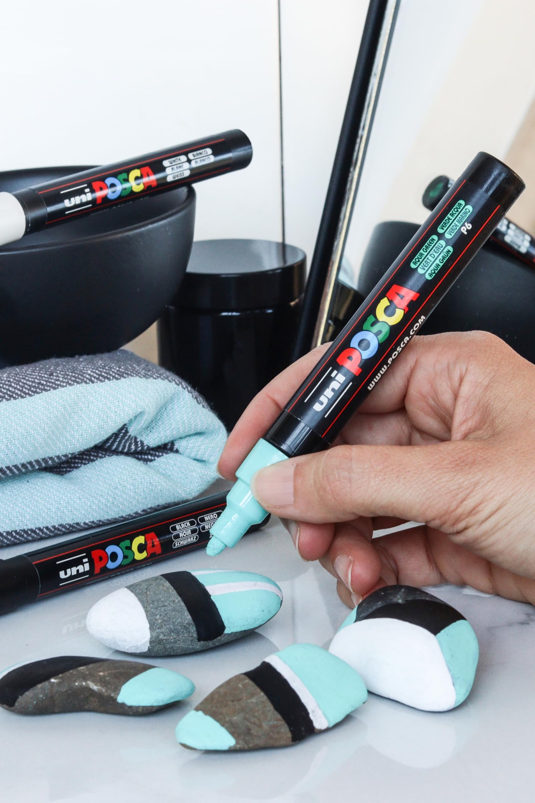 posca-trousse-6-marqueurs-peinture-base-eau-full-black-pc-5m-pc-3m image 5